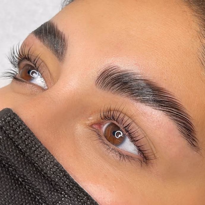 Resultado de un combo de lifting de pestañas y laminado de cejas en el Estudio Antonella Paludi