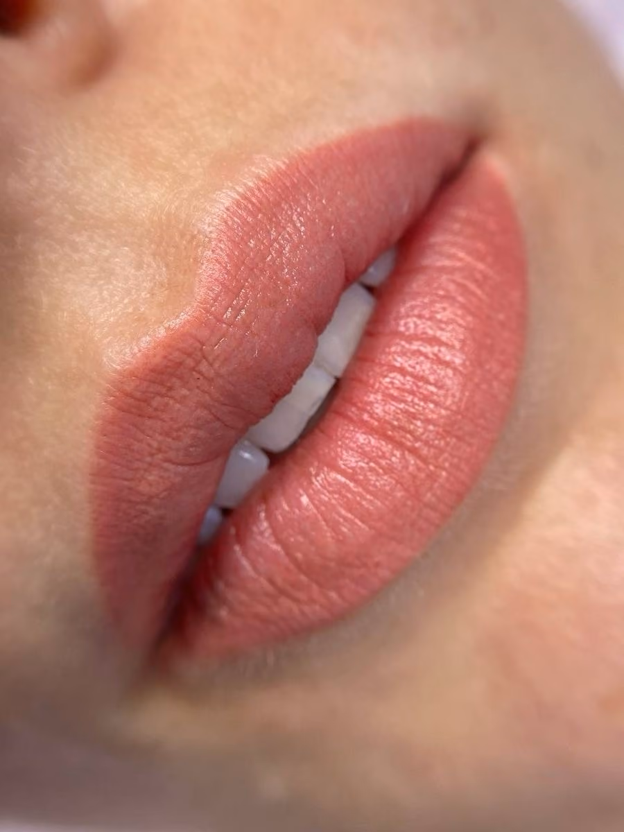 Resultado de una micropigmentación de labios en el Estudio Antonella Paludi