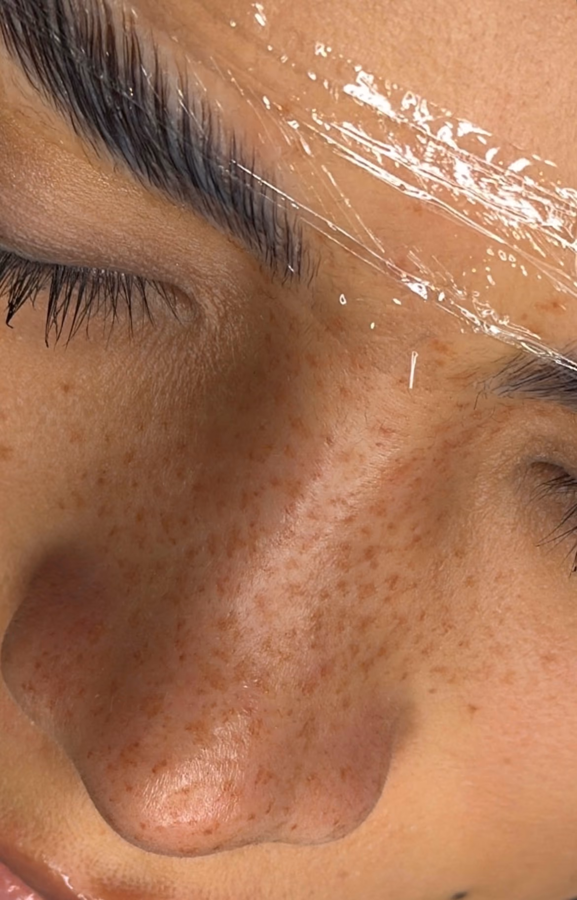 Detalle de pecas semipermanentes en el Estudio Antonella Paludi