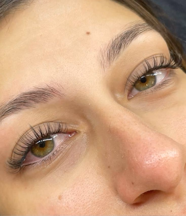 Mirada con extensiones de pestañas en el Estudio Antonella Paludi