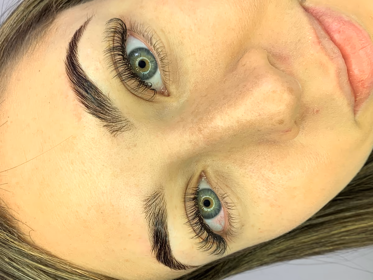 Extensiones de pestañas pelo a pelo en el Estudio Antonella Paludi